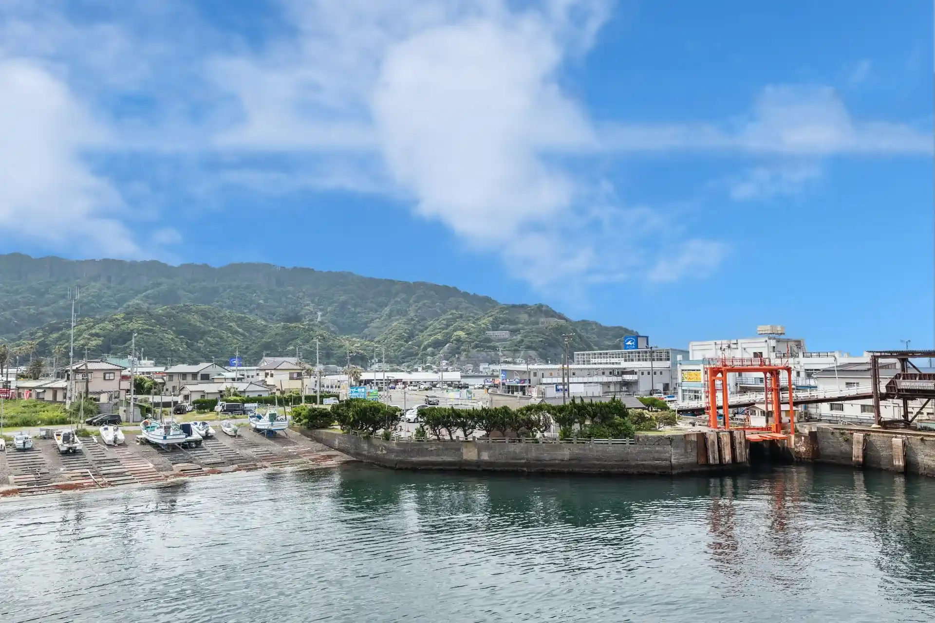 東京湾フェリーと金谷港