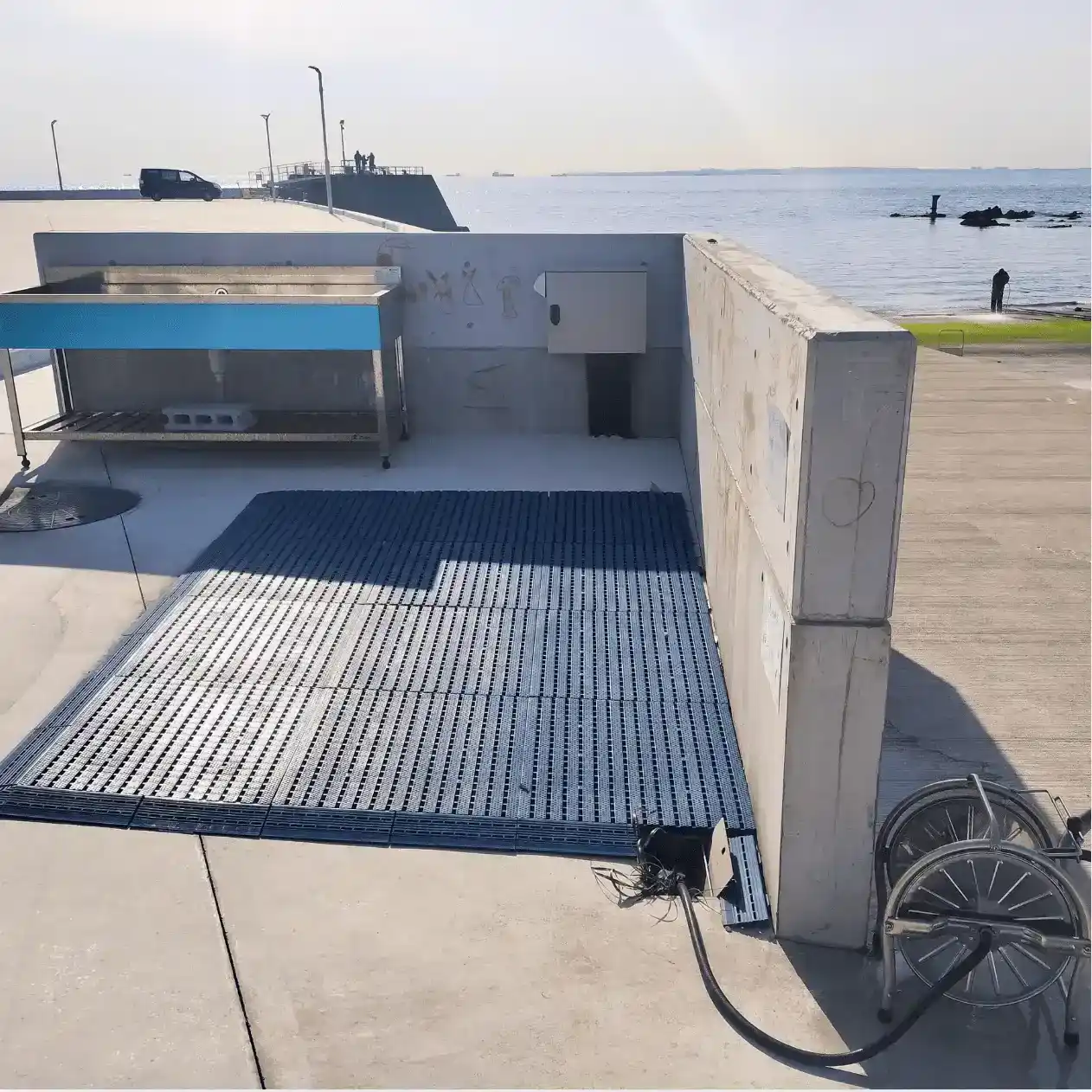 ホース・水道を備えた屋外洗い場